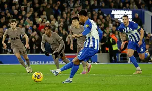 Di pertandingan Brighton Vs Tottenham, tuan rumah mampu membuka keunggulan di menit ke-11 lewat tendangan Hinshelwood. (AP Photo/Ian Walton)