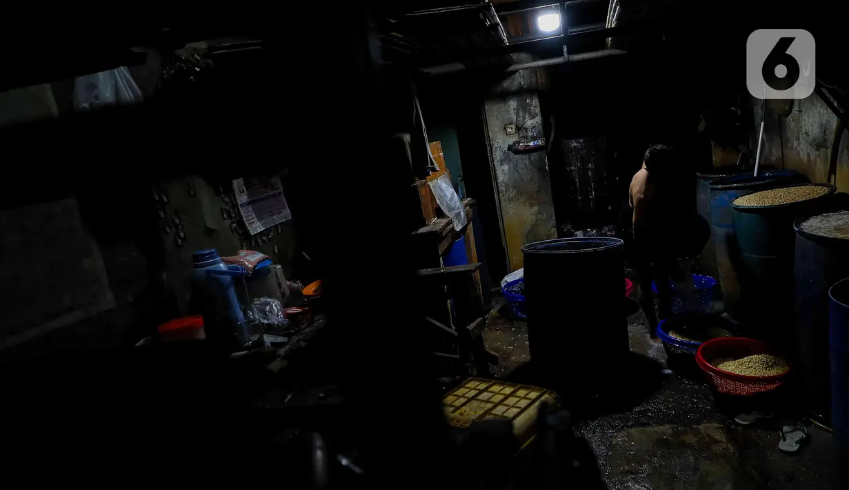 Kenaikan harga kedelai impor dirasakan produsen dalam sepekan terakhir. (Liputan6.com/Herman Zakharia)
