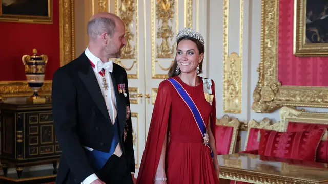 Kate Middleton Bersinar dengan Tiara Favorit Putri Diana dan Anting Milik Ratu Elizabeth II Saat Jamu Presiden Prancis