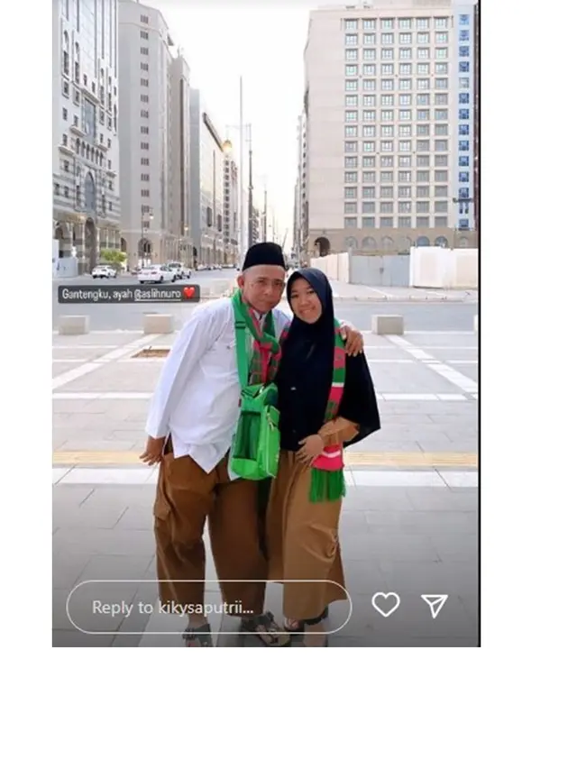 Kiky Saputri tampil berhijab