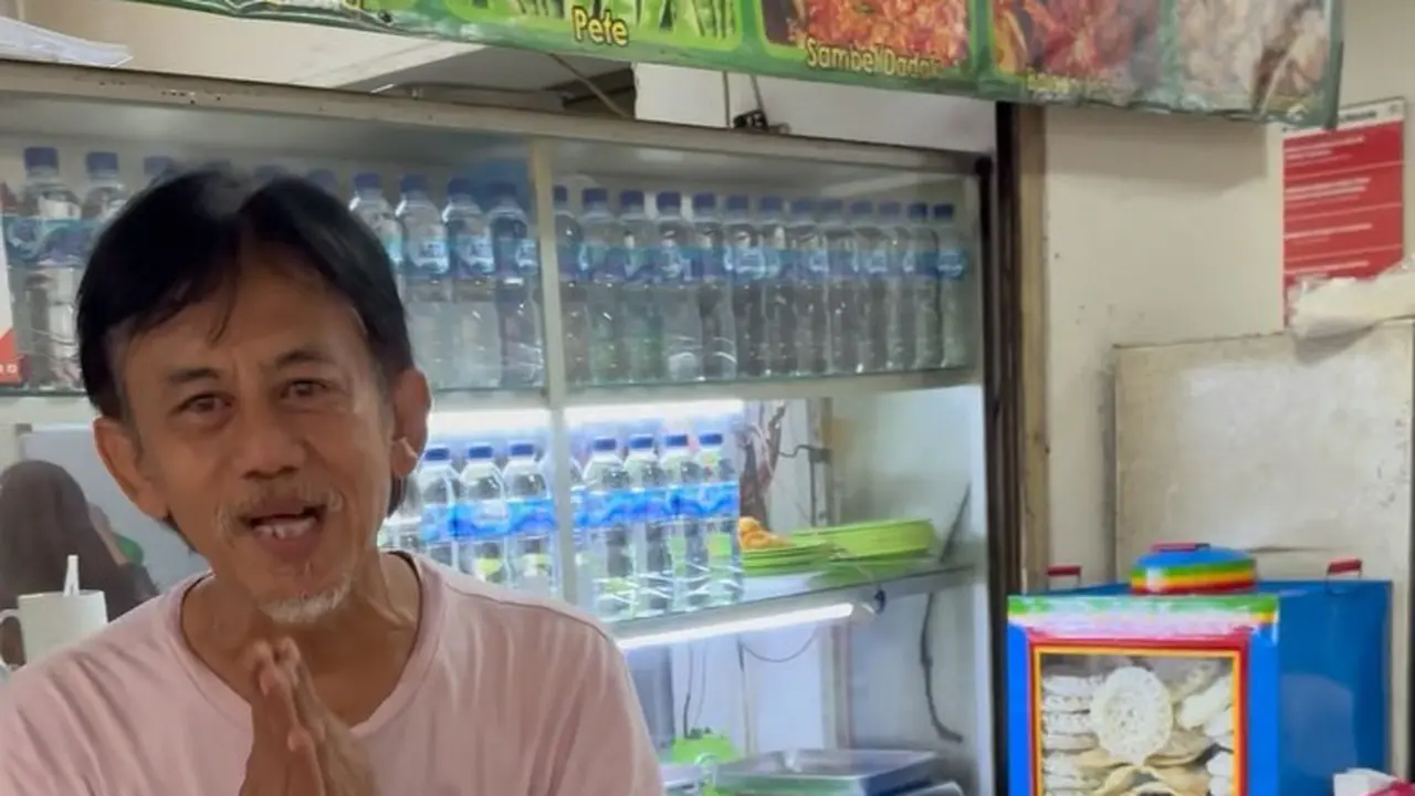 Epy Kusnandar jualan makanan di kantin apartemen (https://www.instagram.com/p/C2BWihlP0AN/)