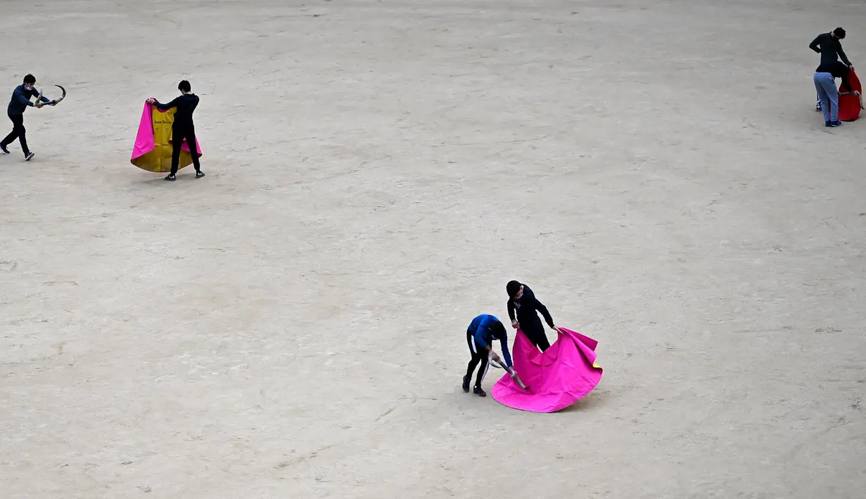 Hanya seorang torero yang sangat ahli yang dapat naik tingkat sebagai seorang matador dalam sebuah pertarungan melawan banteng. (Foto: AFP/Gabriel Bouys)