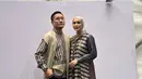 Arie Untung dan Fenita Untung tampil romantis kenakan busana muslim sarimbit dari Zaskia Sungkar [@fenitarie]