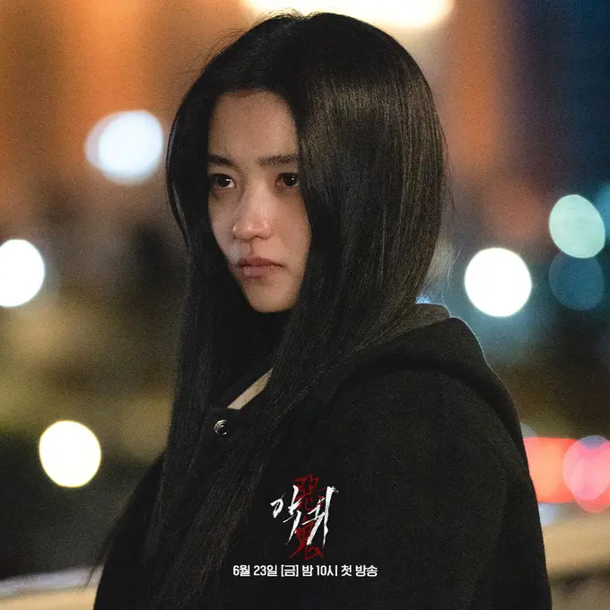 Kim Tae Ri dalam serial "Revenant". (Foto: Soompi)