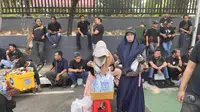 Mengadu Peruntungan di Senayan: Suka Duka Pedagang Minuman di Tengah Demo 27 Agustus