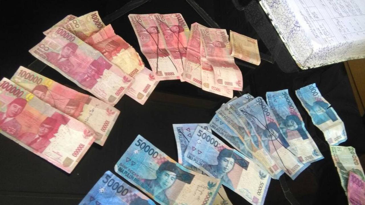Waktu Favorit Pengedar Uang Palsu Berkeliaran di Pasar