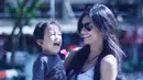 Raihaanun dan Teddy Soeryaatmadja diketahui menikah pada 17 Mei 2007 silam. Kala itu, sang aktris masih berusia 18 tahun. Sementara Teddy terpaut 15 tahun lebih tua darinya. Selama 16 tahun pernikahan, keduanya telah dikaruniai tiga orang anak. (Liputan6.com/IG/@raihaanun)