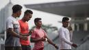Pelari Indonesia, Lalu Zohri (kanan), bersama tim estafet saat pemusatan latihan di Stadion Madya Senayan, Jakarta, Kamis (2/8/2018). Pemusatan latihan ini merupakan persiapan jelang Asian Games XVIII. (Bola.com/Vitalis Yogi Trisna)