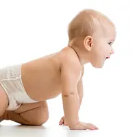 Mom, membuat bayi bebas bergerak itu baik lho bagi kesehatannnya, yuk, simak caranya!