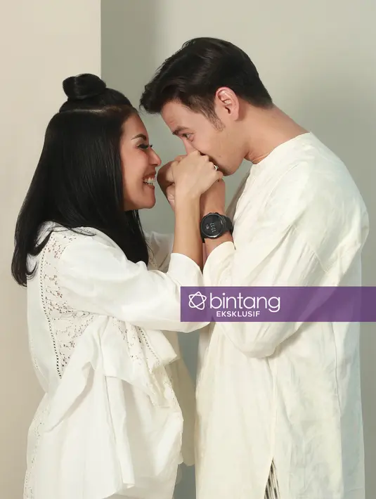 Kebahagiaan tengah menyelimuti pasangan pengantin baru Tarra Budiman dan sang istri Gya Sadiqah. Hari demi hari dilalui bersama, apalagi keduanya diketahui pacarannya terbilang singkat. (Adrian Putra/Bintang.com)