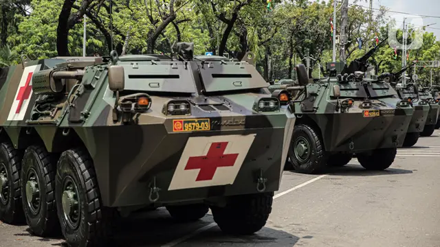 Jelang HUT TNI, Sederet Alutsista Diparkir di Kawasan Istana Merdeka