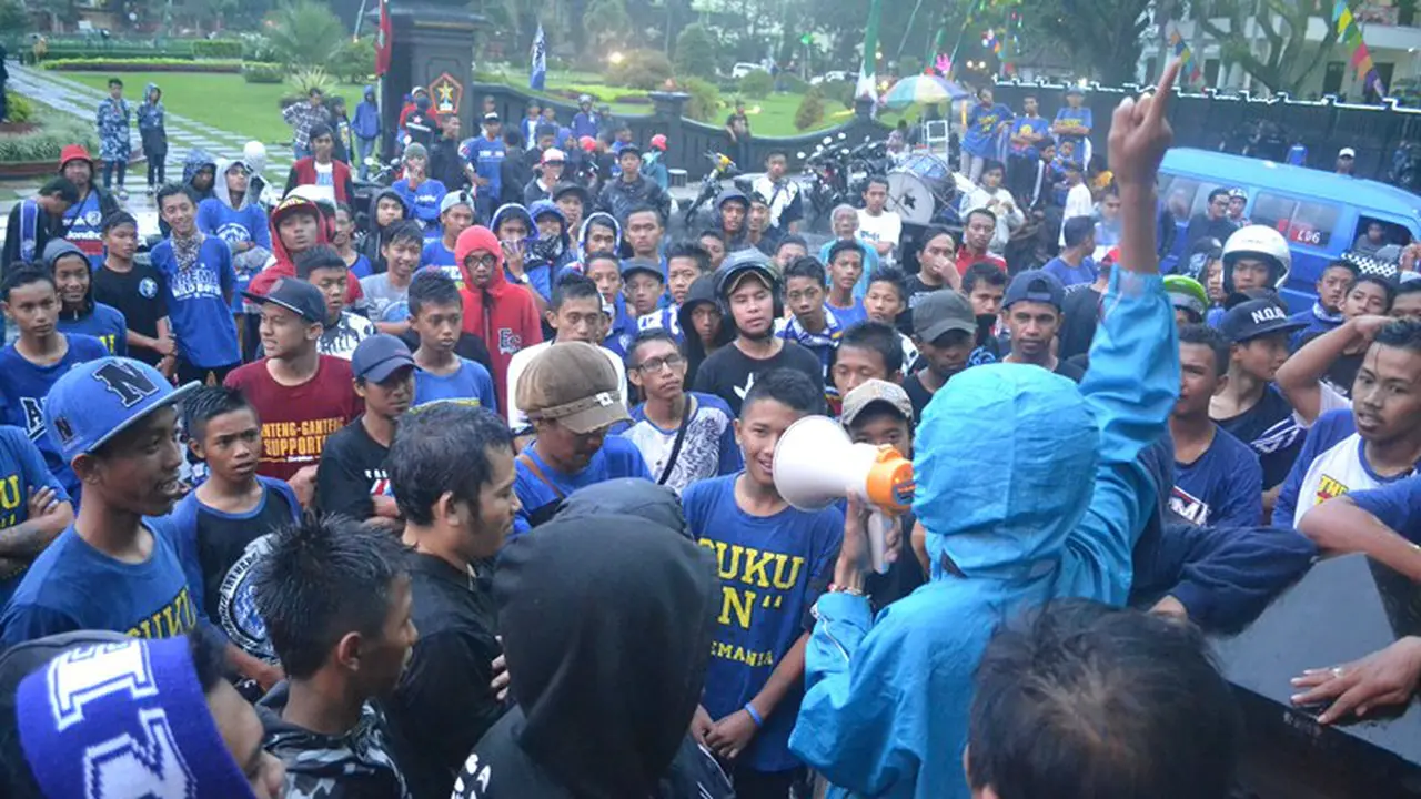 Dicoret BOPI, Aremania Minta Bantuan Kepala Daerah