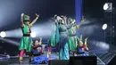 Penampilan penyanyi Siti Nurhaliza saat menggelar konser 'Dato Sri Siti Nurhaliza on Tour' di Istora Senayan, Jakarta, Kamis (21/2). Konser Siti Nurhaliza menghadirkan banyak kejutan. (Fimela.com/Bambang E Ros)