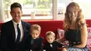 Michael Buble dan Luisana Lopilato merupakan pasangan selebriti Hollywood yang menikah di tahun 2011. Keduanya tengah berjuang hadapi penyakit kanker yang diderita oleh anak pertama mereka, Noah. (Instagram/michaelbuble)