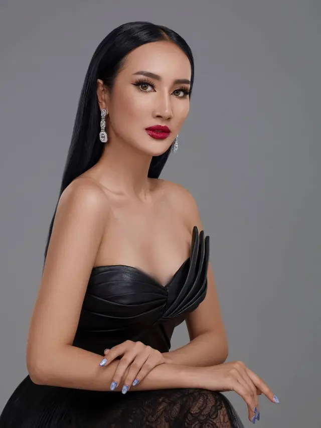 6 Pesona Bella Aprilia Sant saat Pakai Gaun Hitam, Memesona