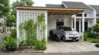 8 Model Carport dengan Dinding Roster untuk 1 Mobil dan 1 Motor di Rumah Type 45