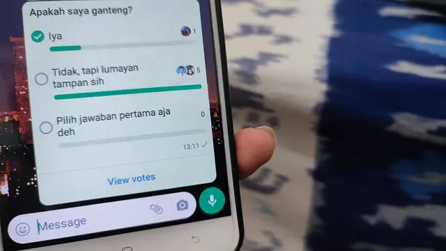 Ilustrasi Polling di grup WhatsApp (Liputan6.com/Giovani Dio Prasasti)