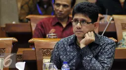 Wakil Ketua KPK Laode M Syarif saat mengikuti RDP dengan Komisi XI di Komplek Parlemen Senayan, Jakarta, Selasa (26/04). Rapat tersebut untuk meminta masukan terkait pembahasan RUU Pengampunan Pajak (Tax Amnesty). (Liputan6.com/Johan Tallo)