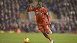 Christian Benteke - Benteke bergabung dengan Liverpool pada 2015 untuk menggantikan Luis Suarez yang hengkang ke Barcelona. Akan tetapi, gaya bermain Benteke ternyata tak terlalu berguna dan gagal tampil bersinar di Liverpool. (AFP/Oli Scarff)