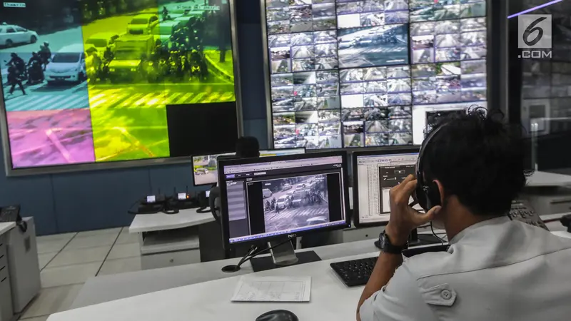 Lalu Lintas Jakarta Dipantau CCTV Berpengeras Suara
