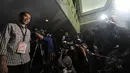 Minggu (01/06/14) Jokowi memasuki Gedung KPU untuk mengambil nomor urut dalam pilpres mendatang (Liputan6.com/Herman Zakharia)