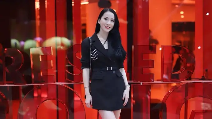 FOTO: Gaya OOTD Jill Gladys Serba Hitam, Tampil Elegan