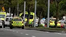 Sejumlah ambulans terparkir setelah penembakan di Masjid Al Noor, Christchurch, Selandia Baru, Jumat (15/3). Saksi mata mengatakan kepada wartawan New Zealand Stuff bahwa dia mendengar setidaknya 20 tembakan. (AP Photo/Mark Baker)