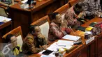 Kepala BNPT Komjen Pol Tito Karnavian saat melakukan Rapat Dengar Pendapat (RDP) dengan Komisi III DPR di Komples Parlemen, Jakarta, Rabu (13/4). RDP membahas Pelaksanaan tupoksi BNPT serta kendala dan hambatan yang dihadapi. (Liputan6.com/Johan Tallo)