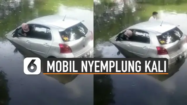 Seorang netizen merekam kejadian sebuah mobil nyemplung ke dalam kali. Beruntungnya pengendara mobil tersebut selamat.