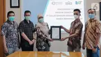 Lembaga Sertifikasi Produk B4T menyerahkan sertifikat SNI kepada perwakilan PT Semen Indonesia (Persero) Tbk (SIG) di Jakarta, Jumat (28/05/2021). SIG meluncurkan inovasi terbaru produk semen hidraulis tipe HE pertama di Indonesia yang telah lulus uji. (Liputan6.com/HO/SIG)