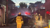 Mobil listrik BYD Seal terbakar di garasi. (Dok. Gulkarmat Jakarta Barat)