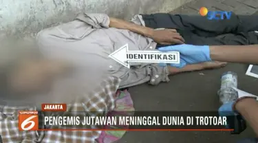 Seorang pengemis ditemukan tak bernyawa, di trotoar Jalan Cut Mutia, Menteng, Jakarta Pusat pada siang tadi.