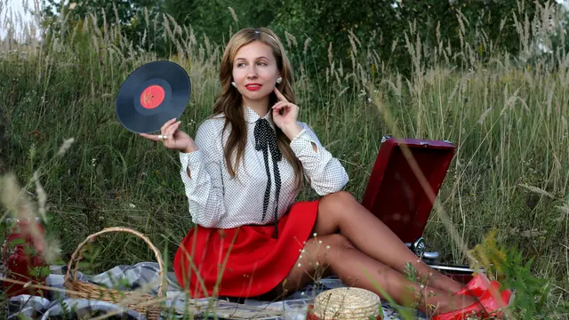 12. Pisces (19 Februari - 20 Maret): Musik Melankolis atau Ambient