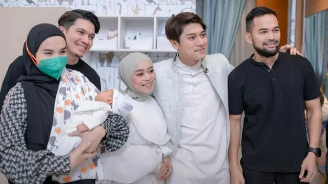 Tampilan Busana Para Seleb yang Hadir di Akikah Putra Lesti Kejora dan Rizky Billar
