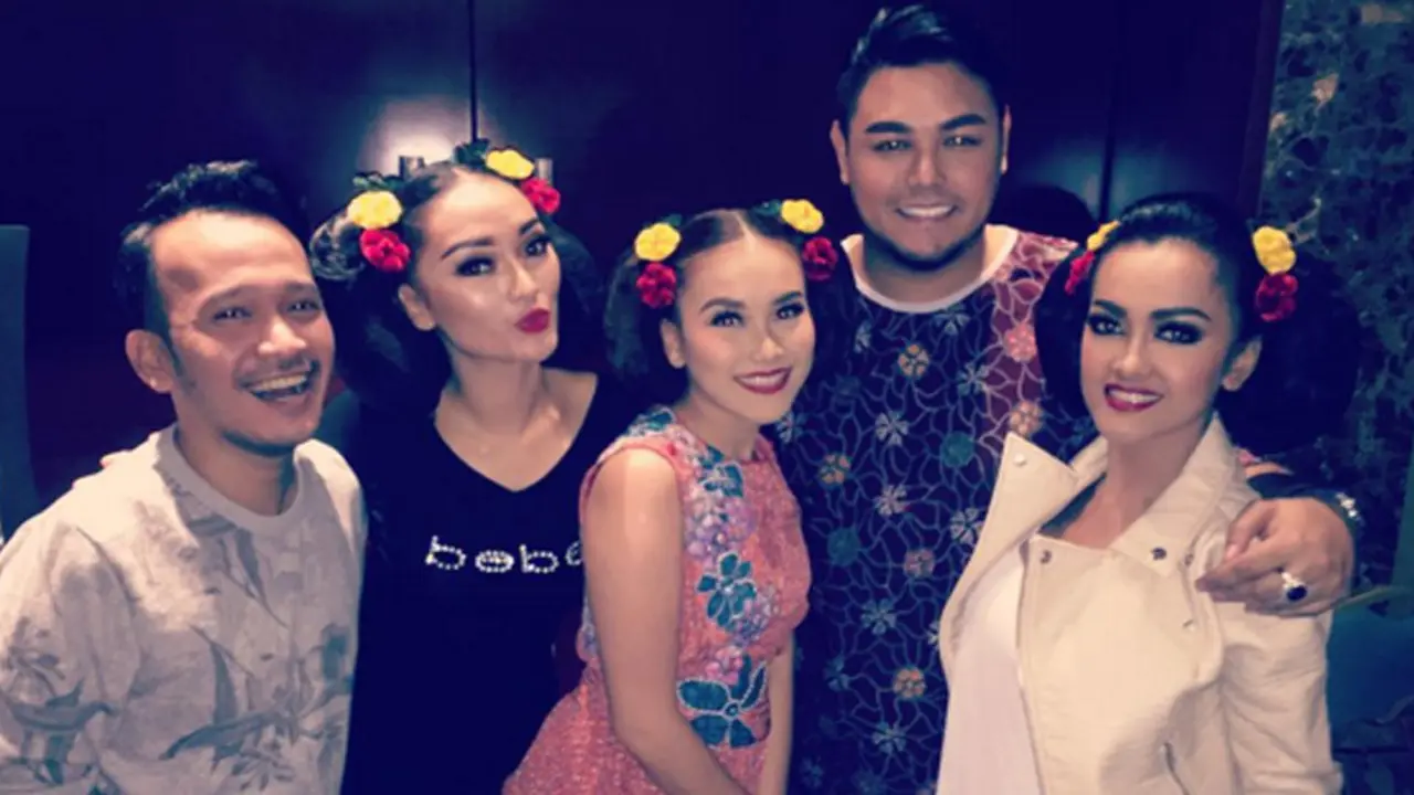Julia Perez, Zaskia Gotik, dan Ayu Ting Ting 