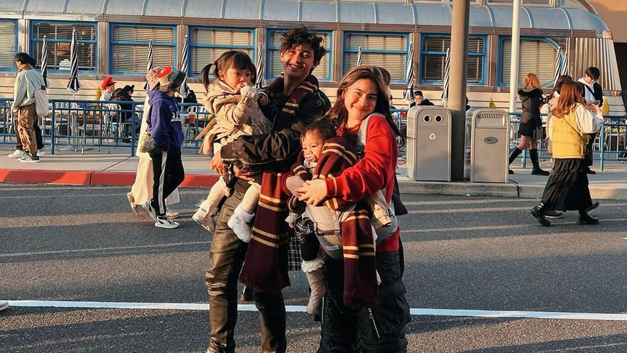 Momen Liburan Keluarga Caesar Hito dan Felicya Angelista di Universal Studio Jepang
