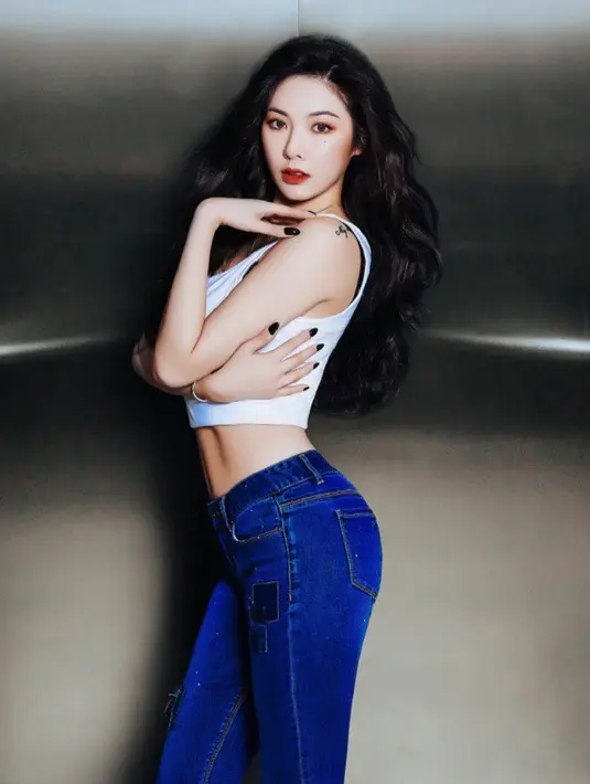 Walaupun demikian, HyunA tidak ingin dirinya dianggap populer karena keseksiannya. (foto: allkpop.com)