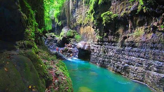 Green Canyon, Pangandaran. (Indonesia Tourism)