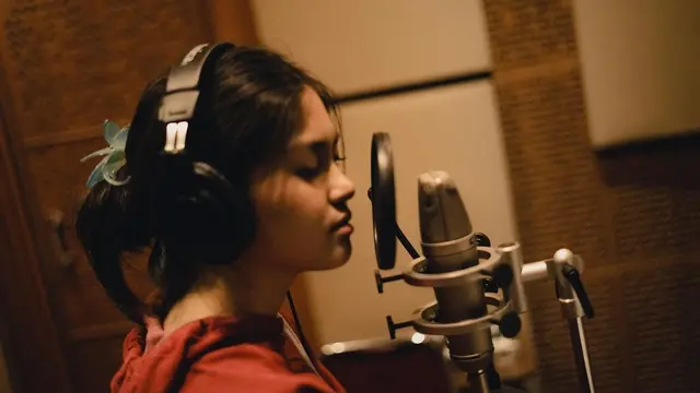 Andrea Tanzil (https://www.instagram.com/p/CoeIex2ym6a/)