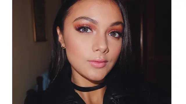 Biasa Tampil Natural, Ini 7 Potret Amanda Rawles dengan Makeup Tebal