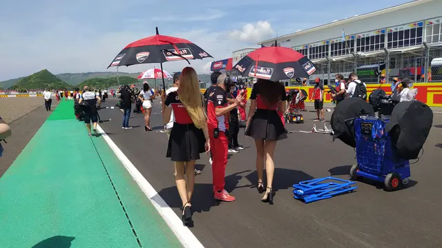 Umbrella girl di WSBK Mandalika 2022