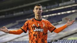 Pada laga tersebut, Si Nyonya Tua tidak saja menderita kekalahan, namun sang megabintang CR7 juga tidak berkutik. (AP Photo/Luis Vieira)