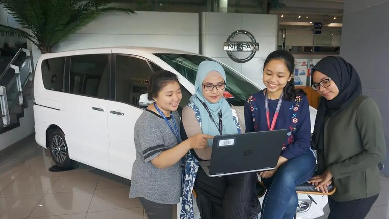 Pekerja Perempuan Nissan