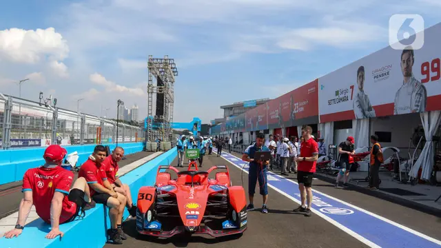 Persiapan Mobil Listrik Formula E Jakarta 2022