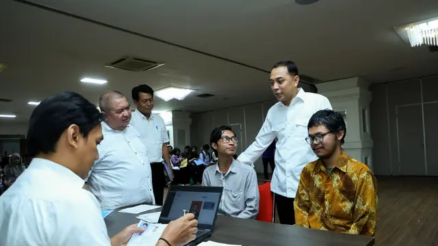 Pemkot Surabaya Kucurkan Rp71 Miliar untuk Beasiswa Pemuda Tangguh, Buka Peluang Anak Muda Wujudkan Mimpi