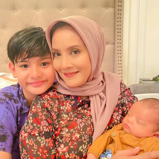 6 Potret Kebersamaaan Elma Theana dan King Faaz
