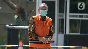 Mantan Sekretaris Mahkamah Agung, Nurhadi tiba di Gedung KPK, Jakarta, Rabu (17/6/2020). Nurhadi diperiksa sebagai saksi untuk menantunya Rezky Hebriyono terkait kasus dugaan suap gratifikasi pengurusan perkara di Mahkamah Agung Tahun 2011-2016. (merdeka.com/dwi narwoko)