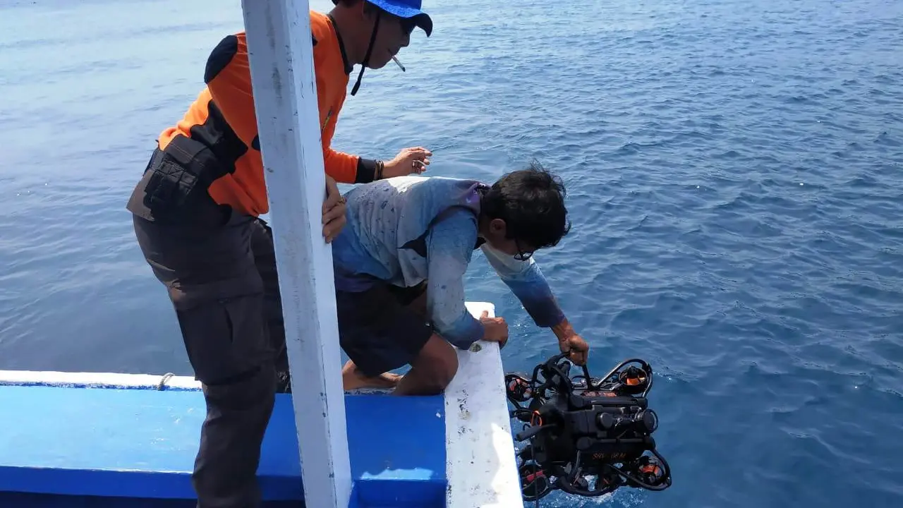 Pencarian tiga penyelam yang hilang di perairan Pulau Sangiang, Kabupaten Serang, Banten. (Liputan6.com/Yandhi Deslatama)