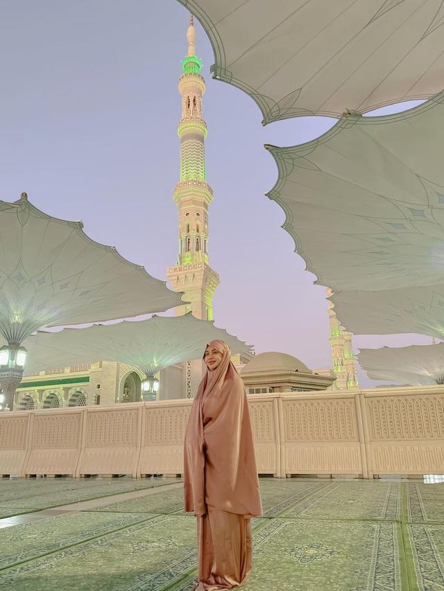 Ajak Anak, Ini 6 Momen Atta Halilintar dan Aurel Hermansyah saat Jalani Umroh