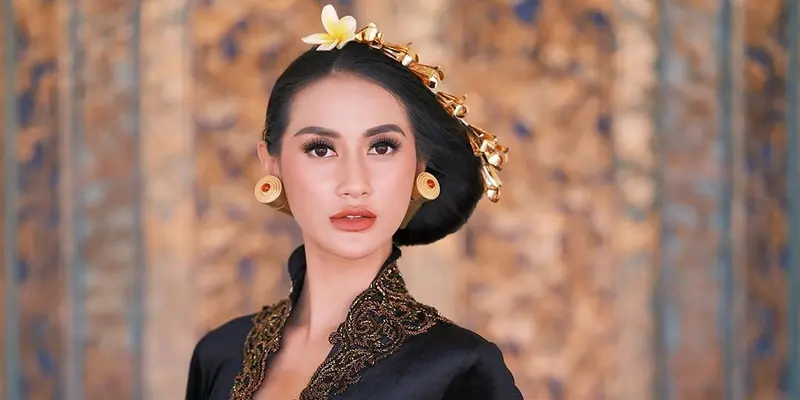 FOTO: Gaya Ayu Maulida dalam Balutan Busana Bali Ini Menawan